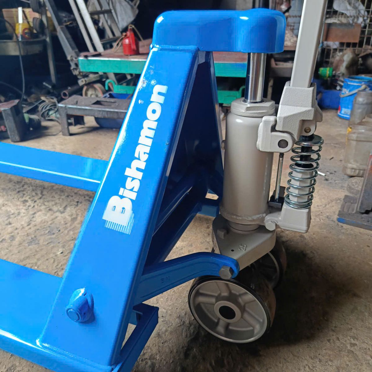 bom-thuy-luc-xe-nang-tay-2500kg-bishamon